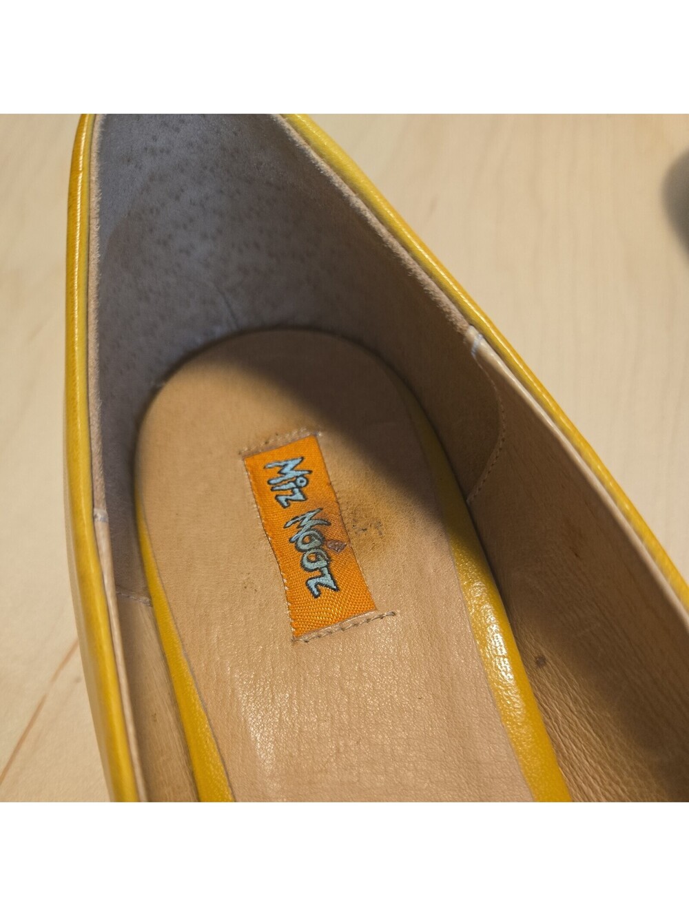 Miz Mooz flats shoes Yellow Sz 10 Leather Womens - Picture 5 of 12